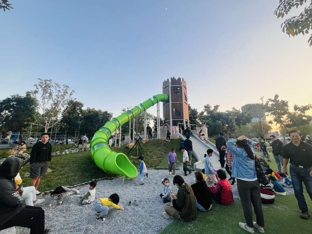 南興公園(萬坪公園)-大樹原野遊戲場(特色遊戲場)