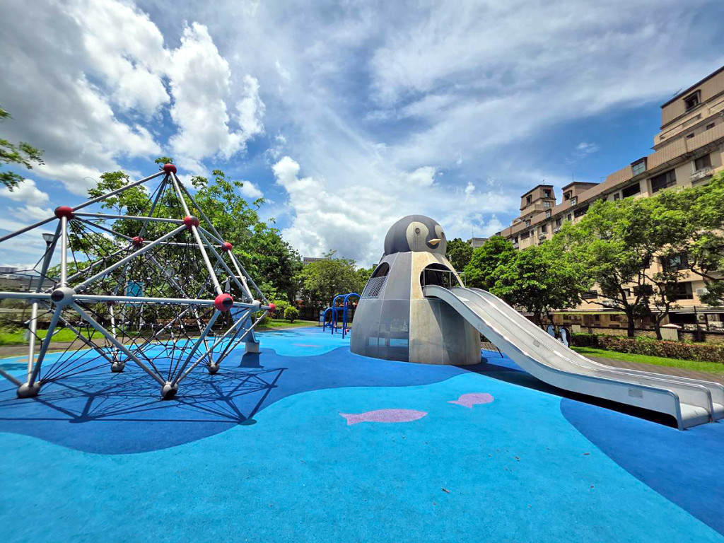 安和公園-安和景觀公園(企鵝樂園特色遊戲場)