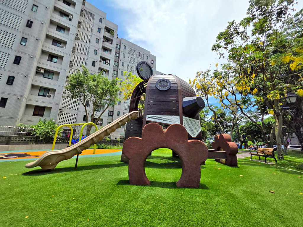 吉安公園(黑熊主題特色遊戲場)