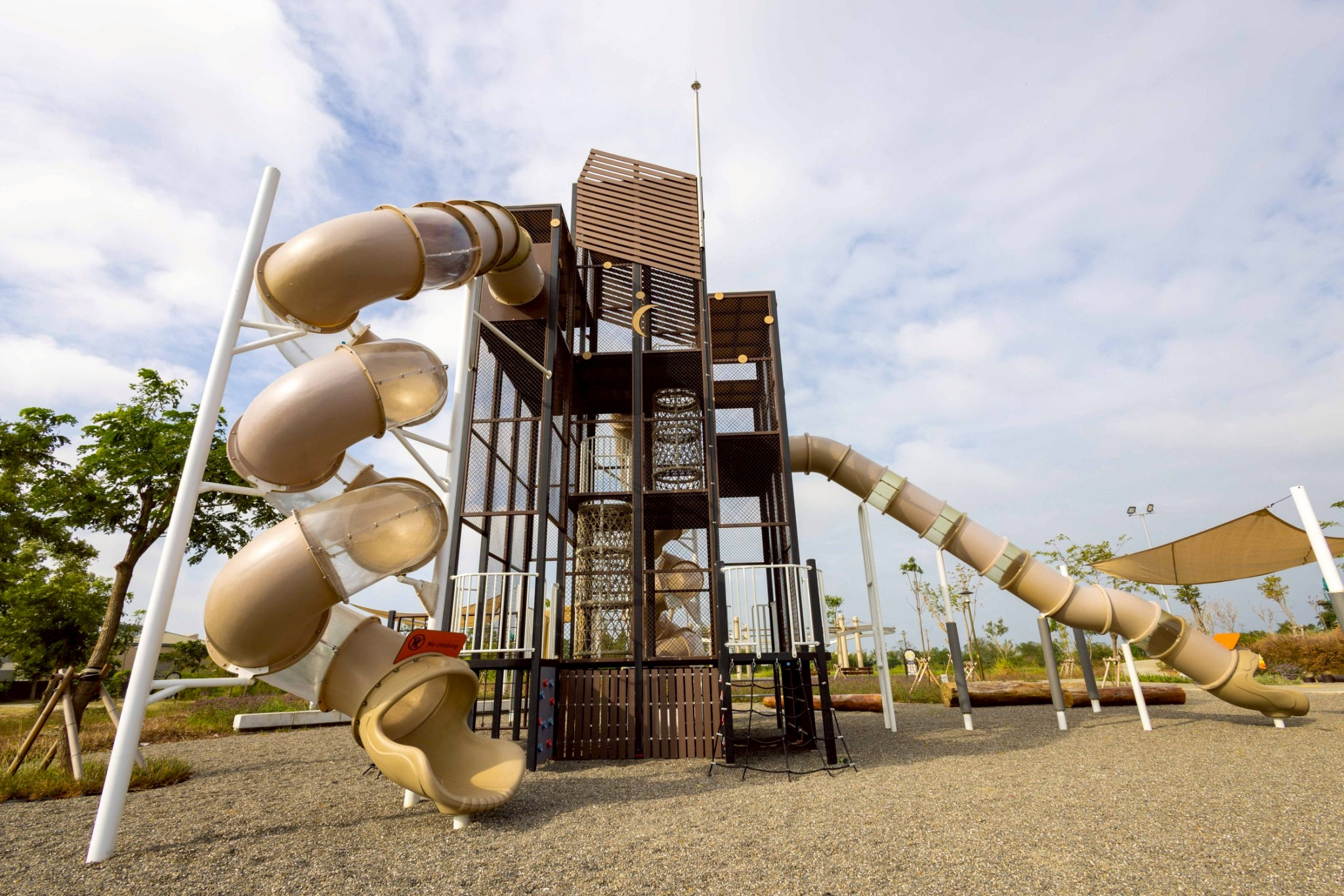 鹽水區特色公園-鹽水公20公園(月之冒險樂園-特色遊戲場)