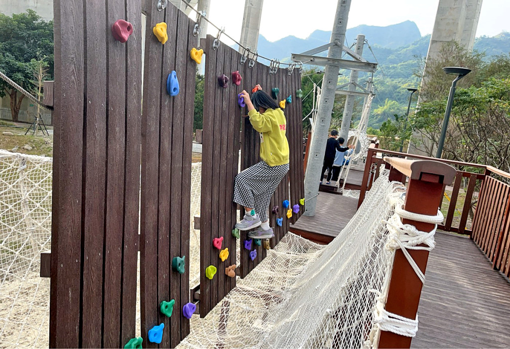 橋聳雲天綠雕園區(特色遊戲場)