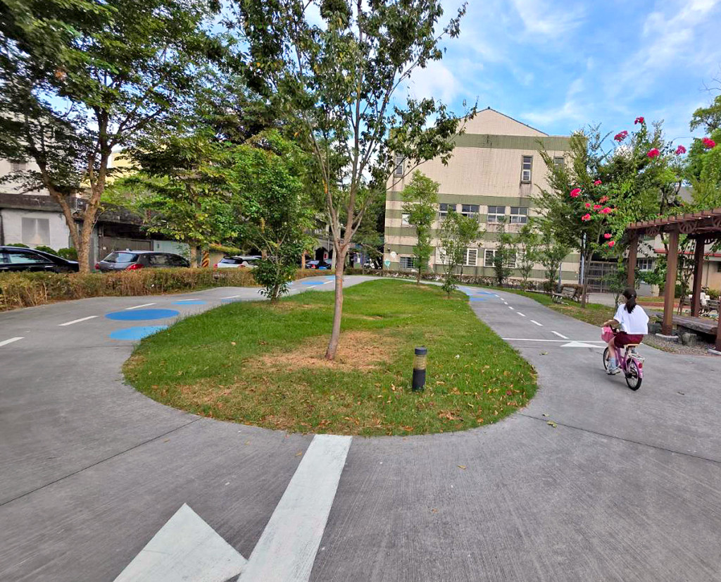 東安社區公園-東安公園(小型滑步車場)