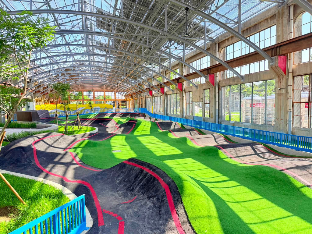 高雄親子遊樂園區-台鐵機廠遊樂園(特色遊戲場-滑步車場-Pump Track)